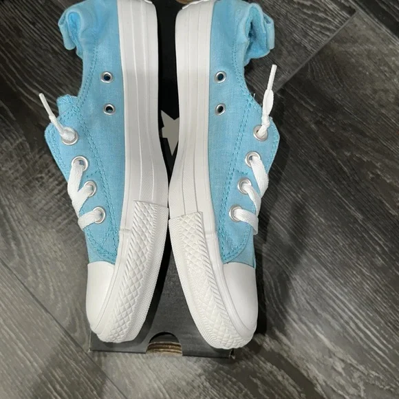 Blue converse - Picture 2 of 5